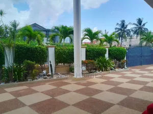 4bdrm Mansion in Arepa Homes, American House for rent