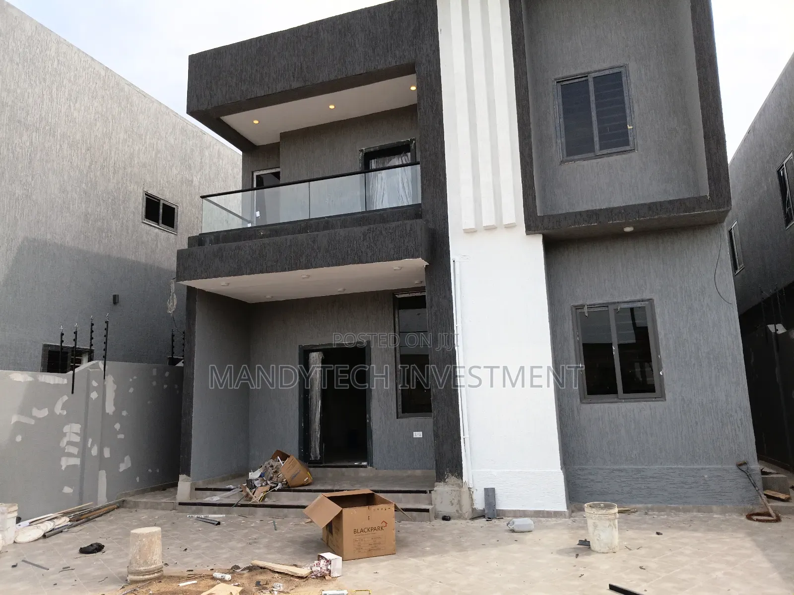 4bdrm Duplex in School Junction for sale