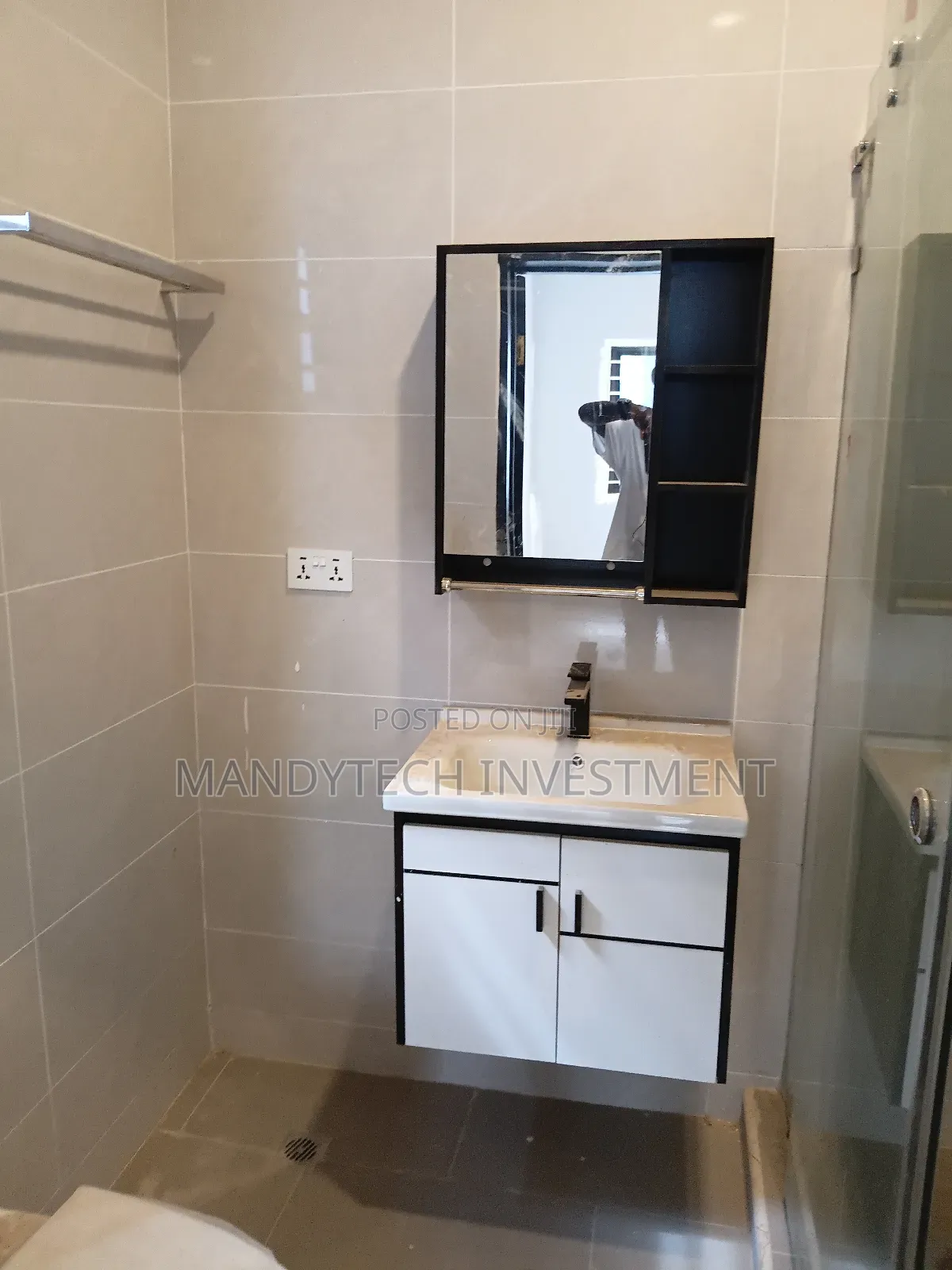 4bdrm Duplex in School Junction for sale