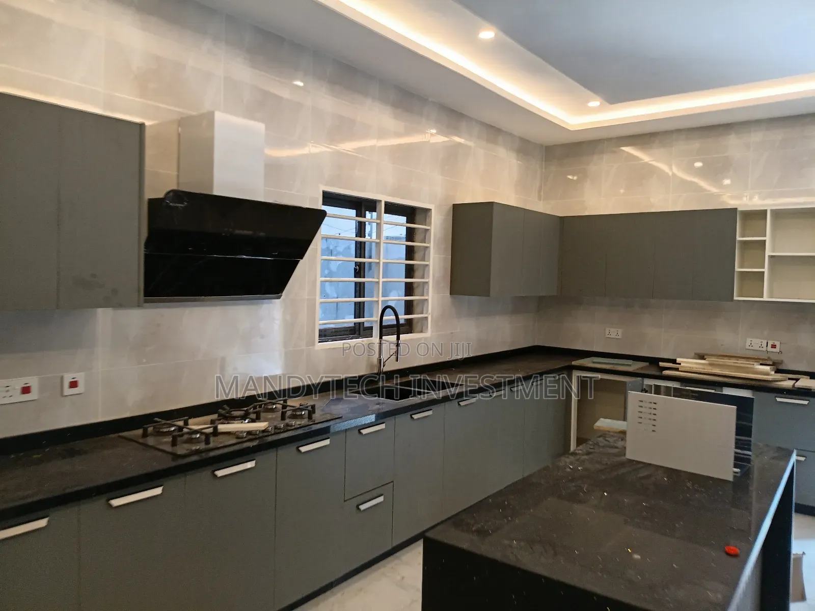4bdrm Duplex in School Junction for sale