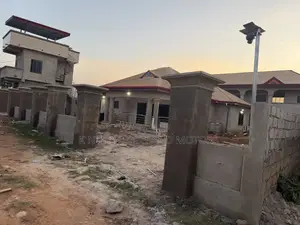 8bdrm House in K Nti Lux Apartment, Kumasi Metropolitan for sale