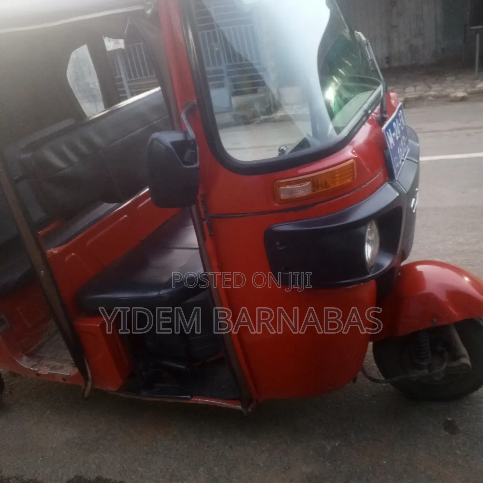 Bajaj RE 2024 Red