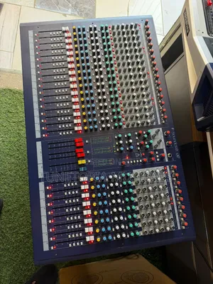 Soundcraft Lx7ii 24 Professional 24-Channel Analog Mixing Console