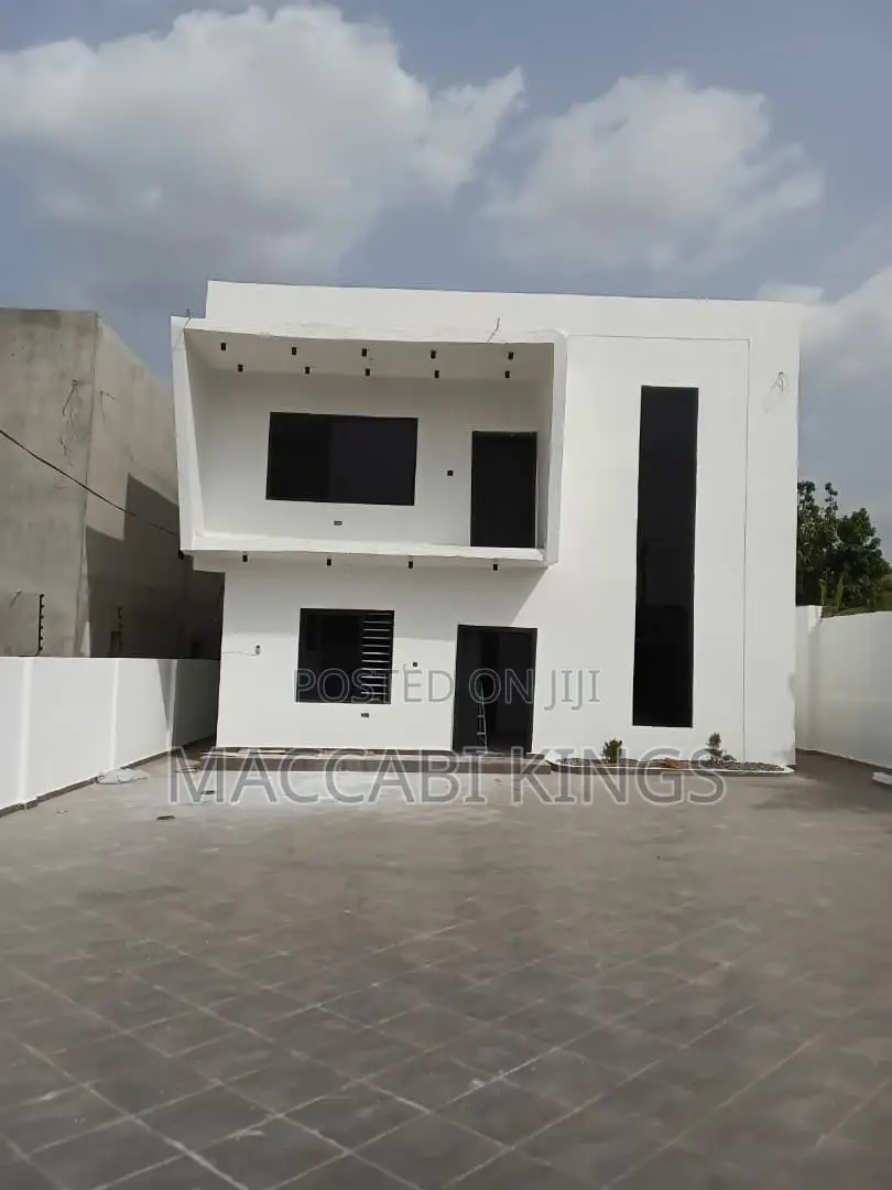 5bdrm House in Maccabi Real Estate, Kumasi Metropolitan for sale