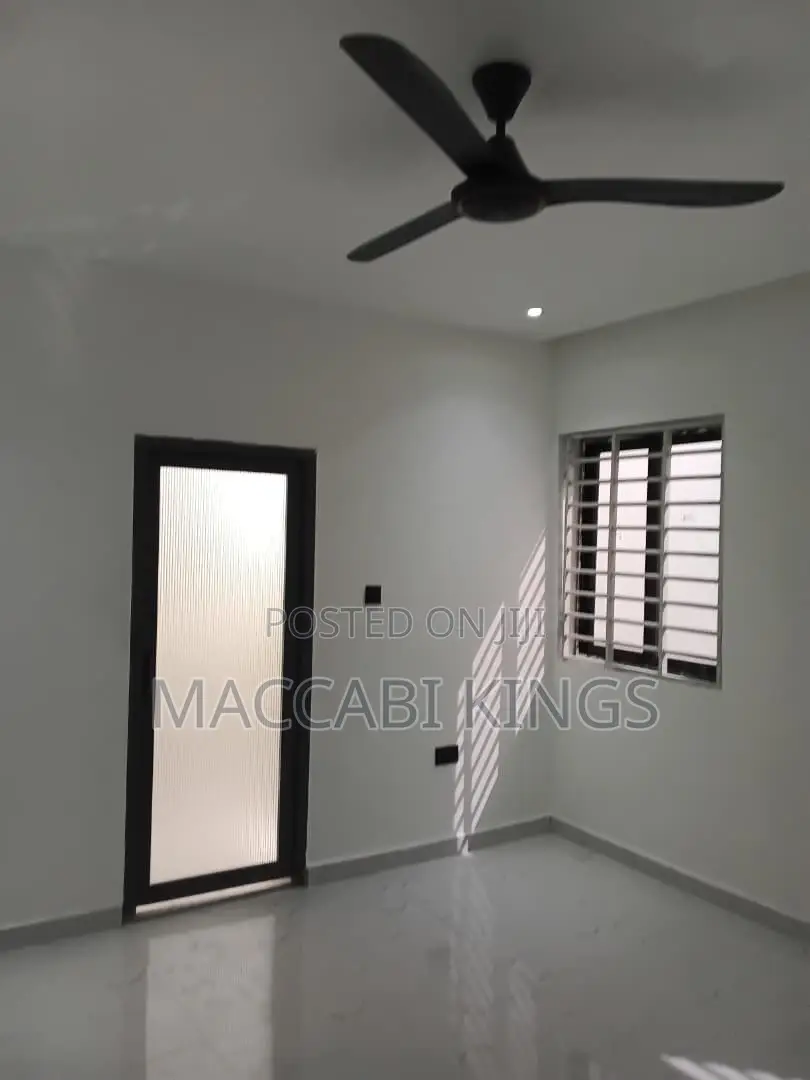 5bdrm House in Maccabi Real Estate, Kumasi Metropolitan for sale