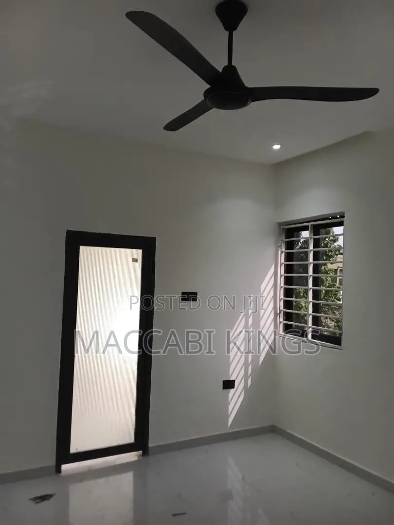 5bdrm House in Maccabi Real Estate, Kumasi Metropolitan for sale