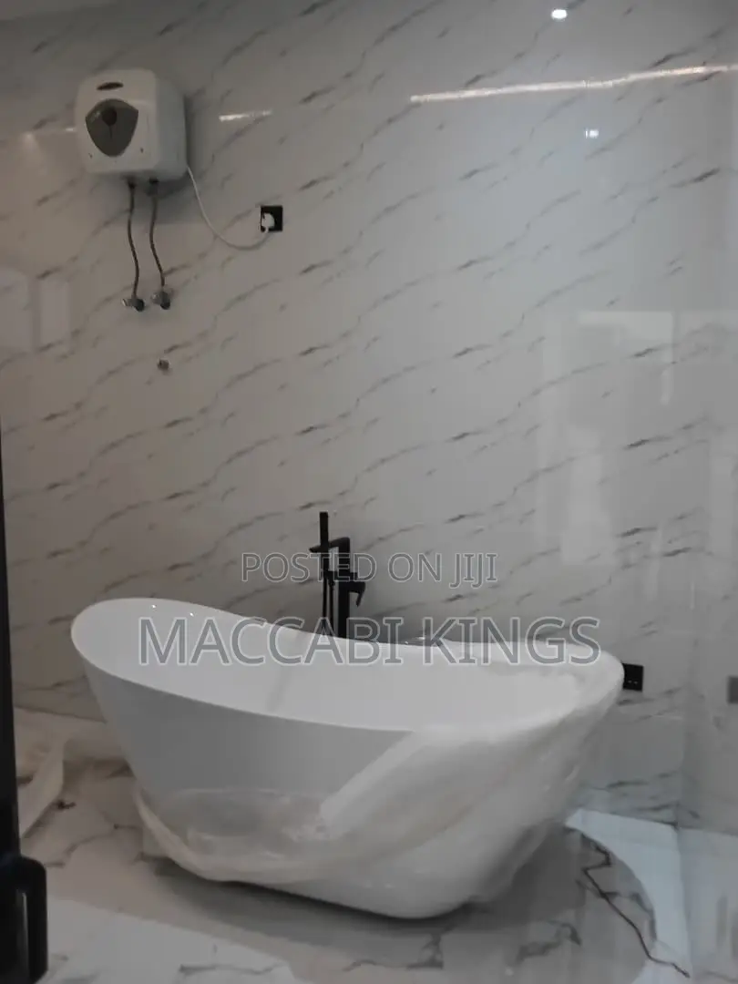 5bdrm House in Maccabi Real Estate, Kumasi Metropolitan for sale