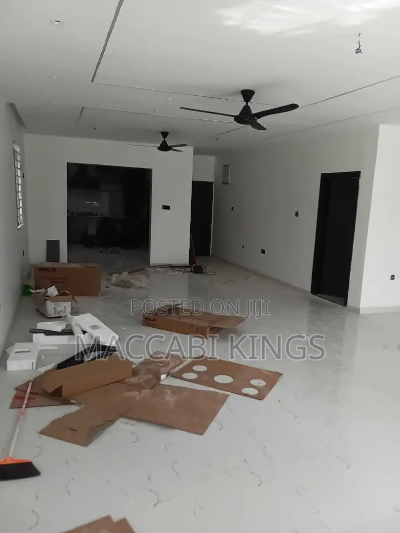 5bdrm House in Maccabi Real Estate, Kumasi Metropolitan for sale