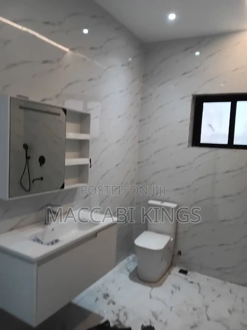 5bdrm House in Maccabi Real Estate, Kumasi Metropolitan for sale