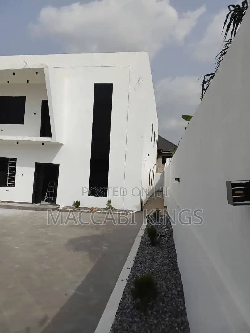 5bdrm House in Maccabi Real Estate, Kumasi Metropolitan for sale
