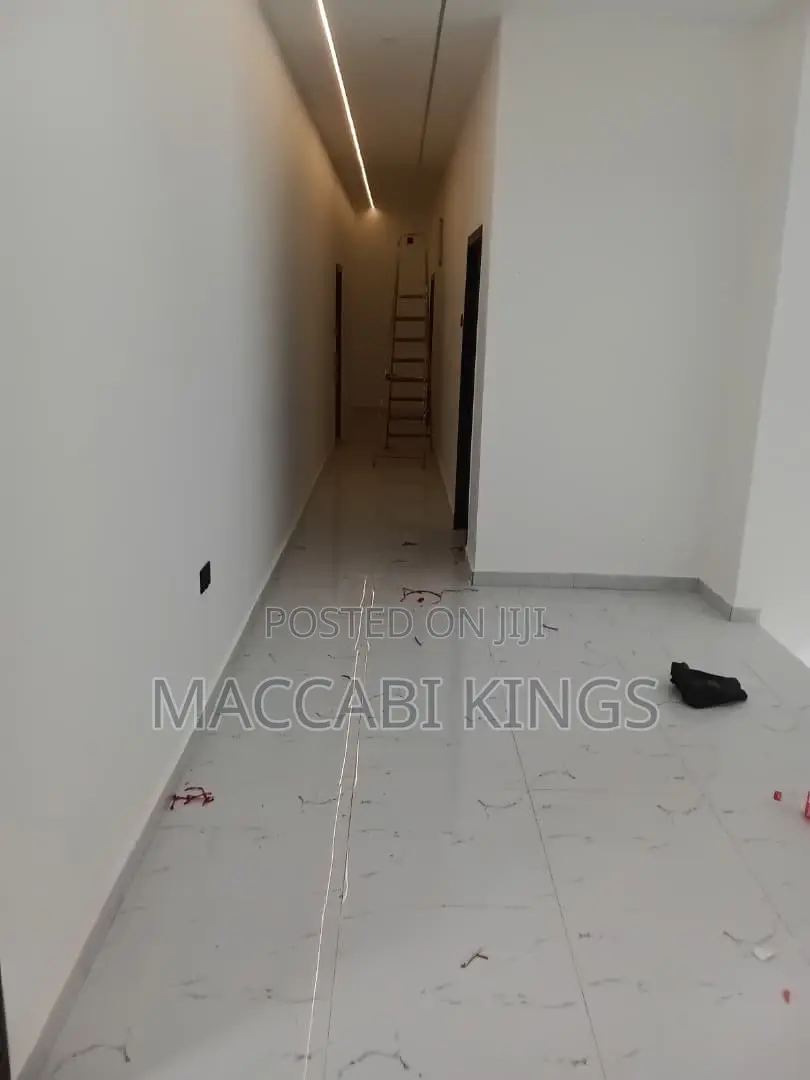 5bdrm House in Maccabi Real Estate, Kumasi Metropolitan for sale