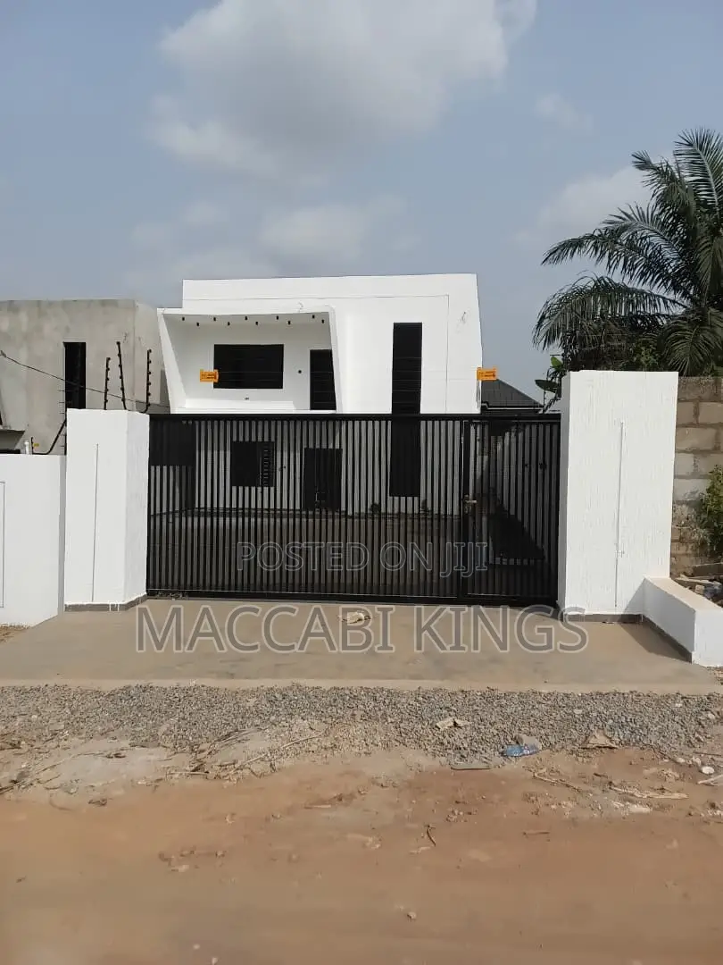 5bdrm House in Maccabi Real Estate, Kumasi Metropolitan for sale