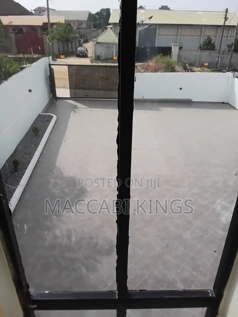 5bdrm House in Maccabi Real Estate, Kumasi Metropolitan for sale