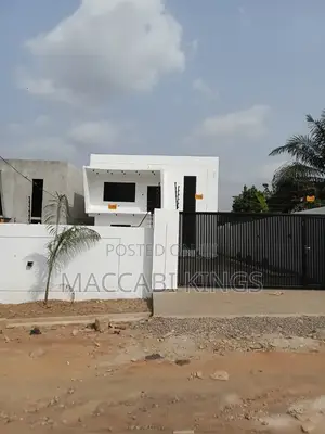 5bdrm House in Maccabi Real Estate, Kumasi Metropolitan for sale