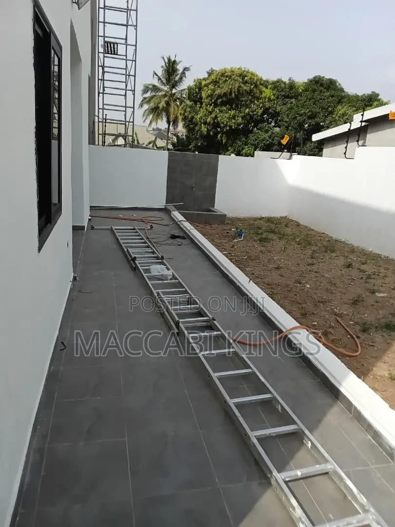 5bdrm House in Maccabi Real Estate, Kumasi Metropolitan for sale