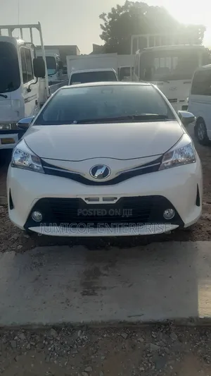 Toyota Vitz 2015 Pearl
