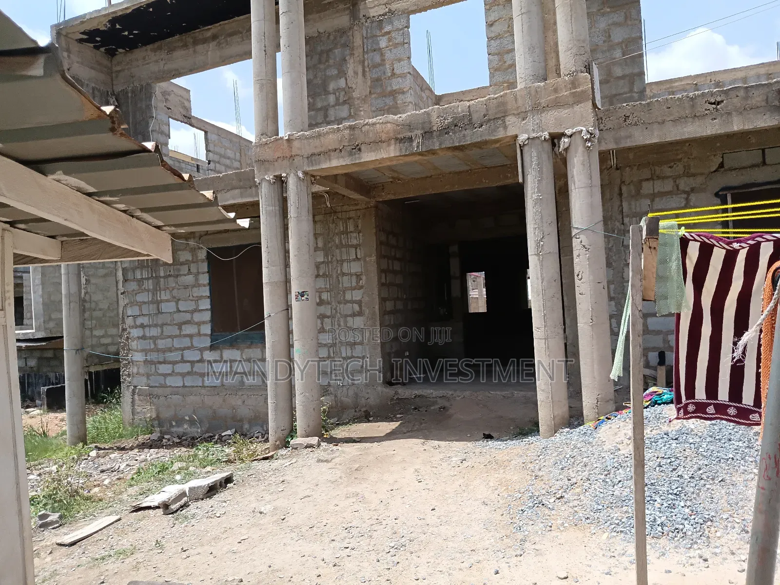 Splendid 6bedroom Uncompleted Mansion- Adenta