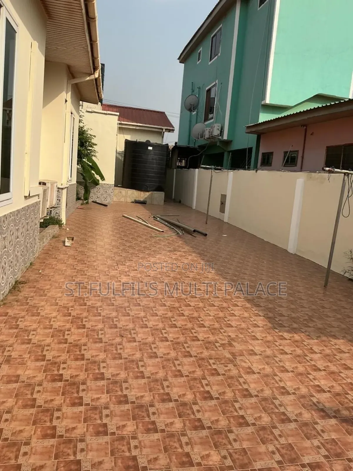 6bdrm House in Botwe Near Little for rent