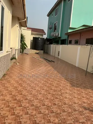 6bdrm House in Botwe Near Little for rent