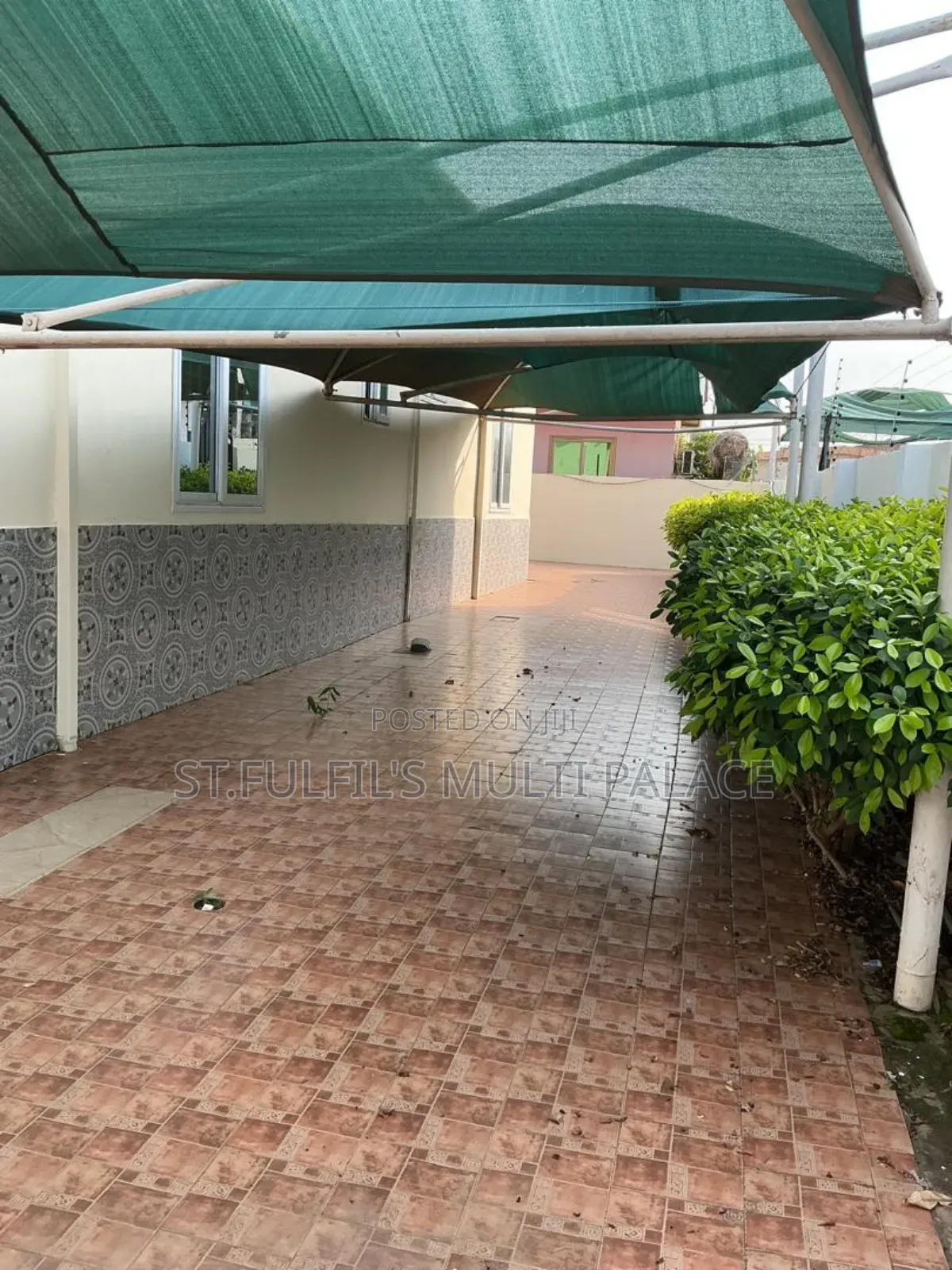 6bdrm House in Botwe Near Little for rent