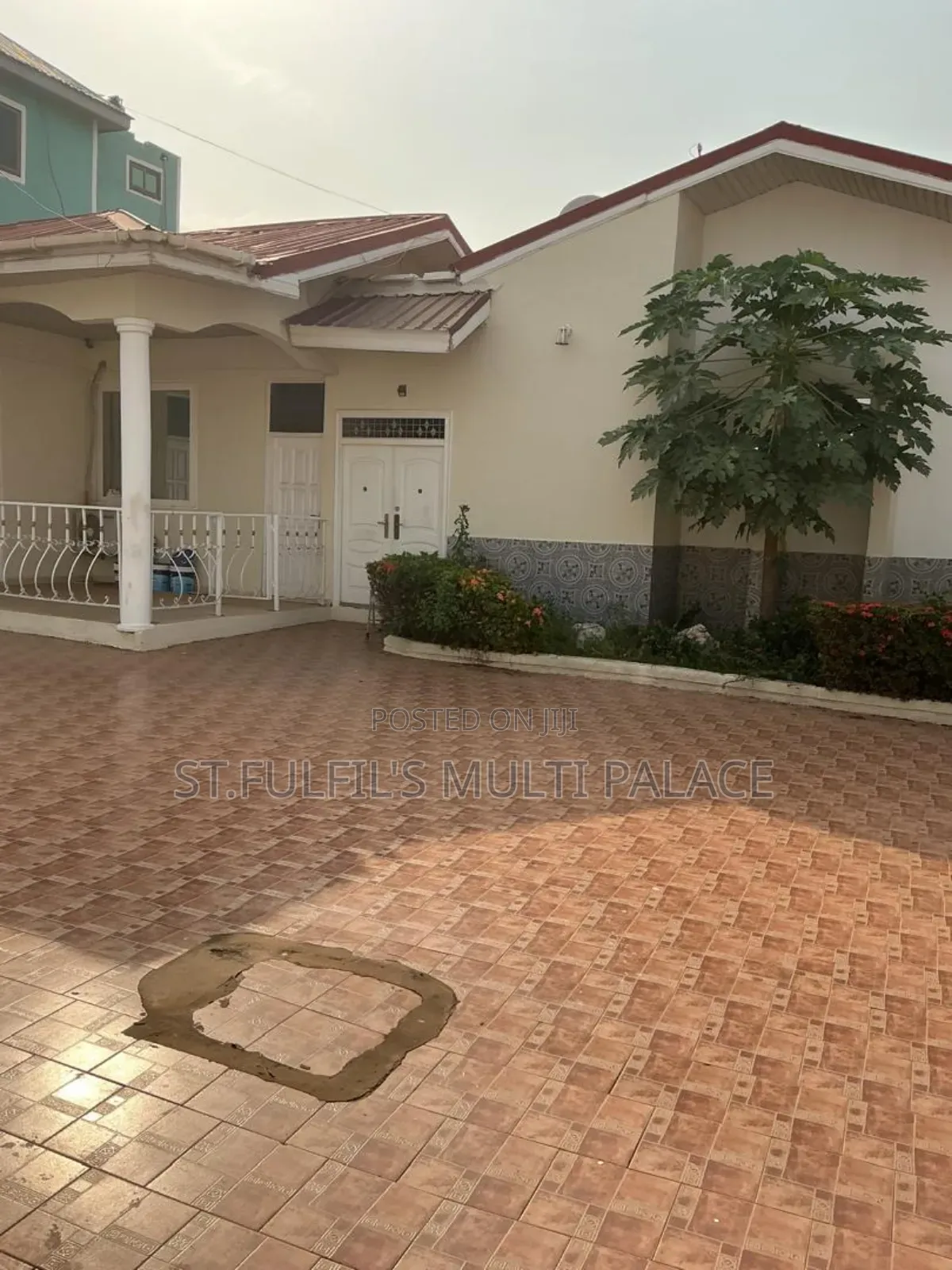6bdrm House in Botwe Near Little for rent