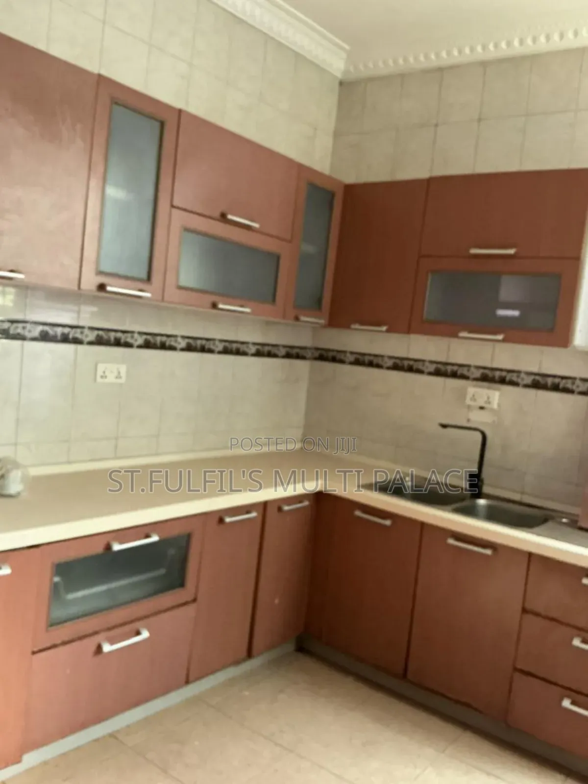 6bdrm House in Botwe Near Little for rent