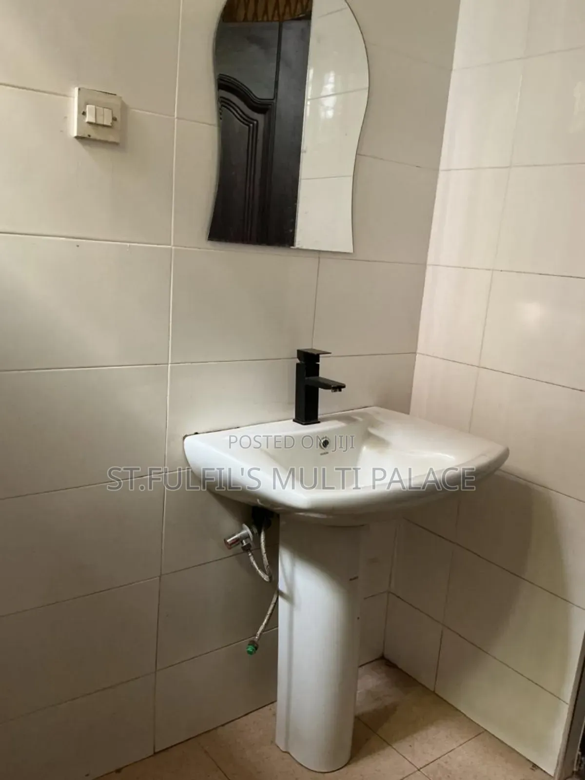 6bdrm House in Botwe Near Little for rent