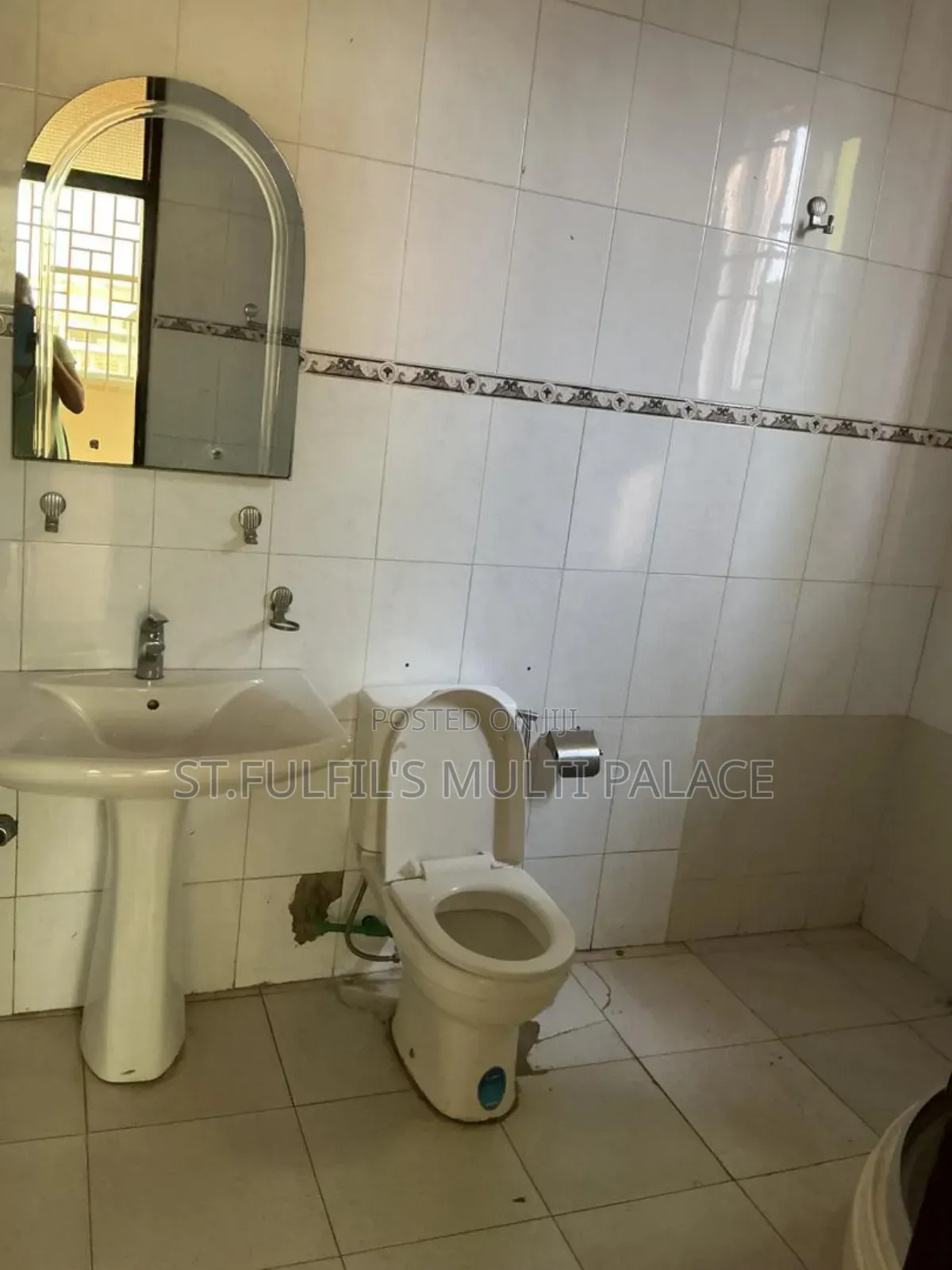 6bdrm House in Botwe Near Little for rent