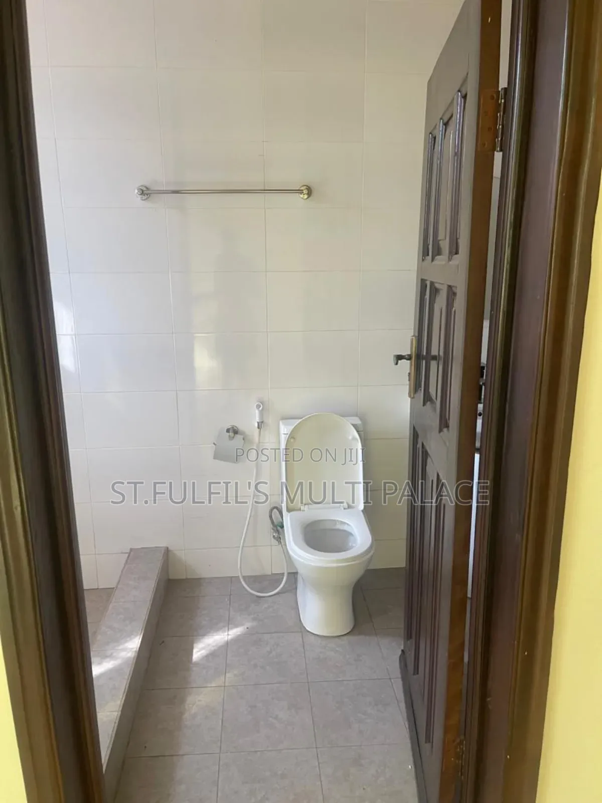 6bdrm House in Botwe Near Little for rent