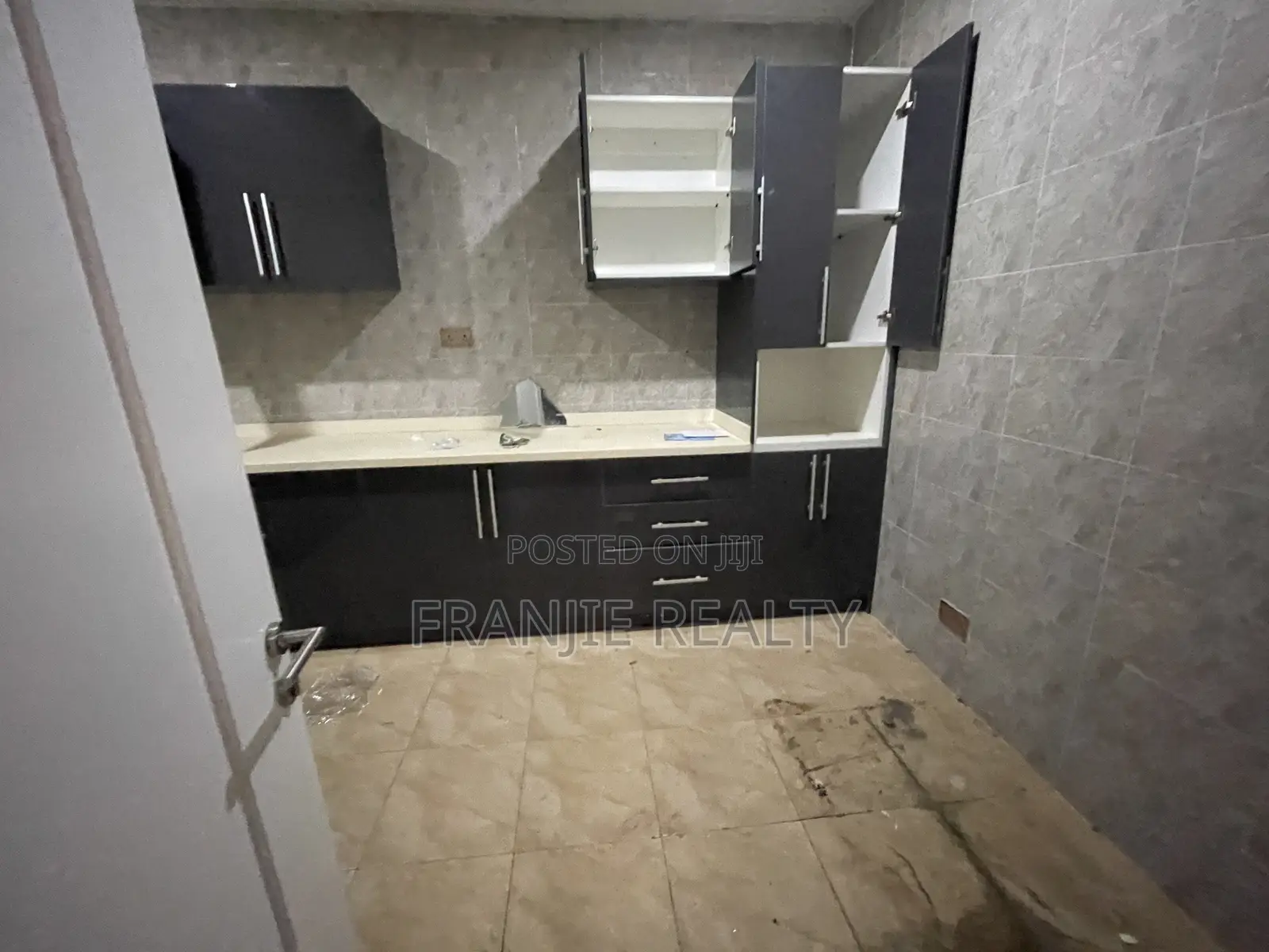 2bdrm Apartment in Franjie Realty, Lapaz for rent