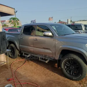 Toyota Tacoma 2021 Silver