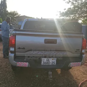 Toyota Tacoma 2021 Silver