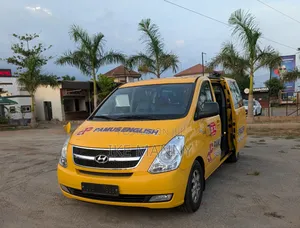 Hyundai Starex 2016 Yellow