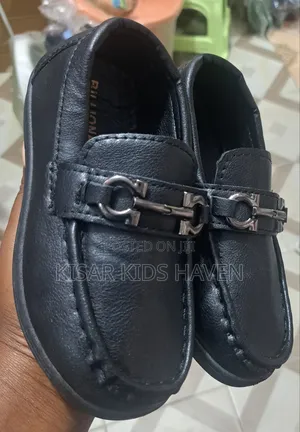 Walk With Easy Boys Shoe Size 30 ( Closed)