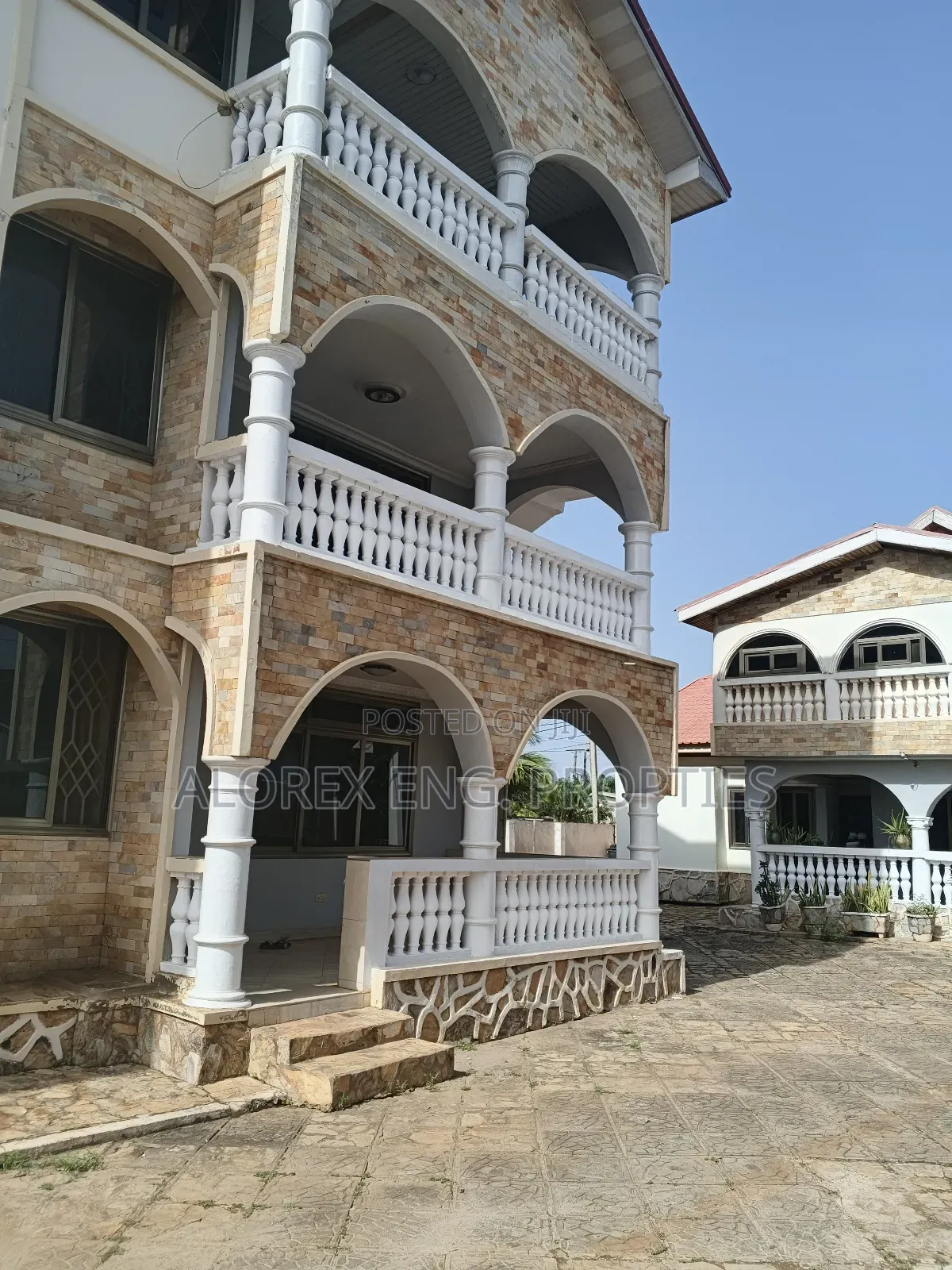 3bdrm Apartment in Housing Down for rent