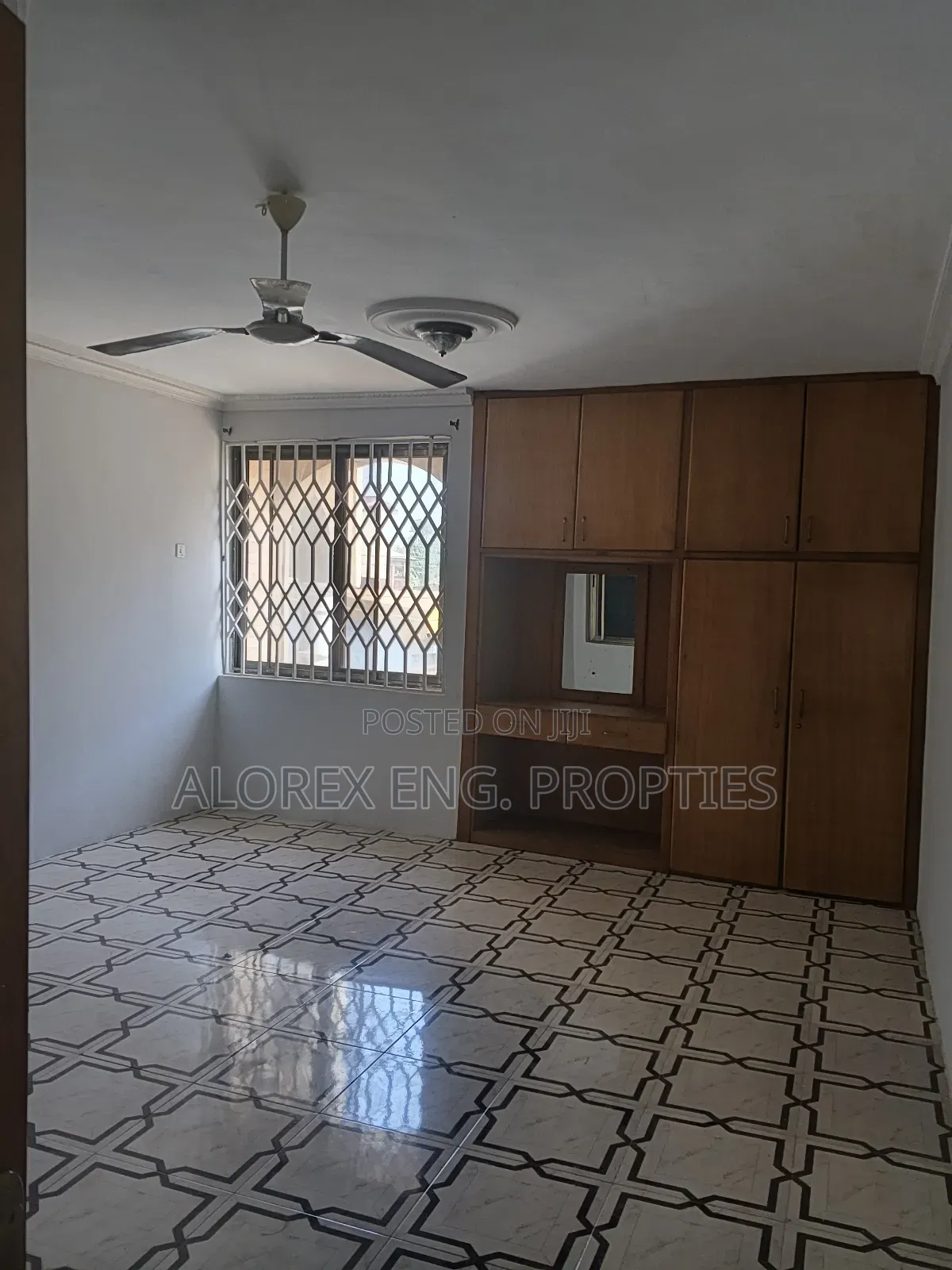 3bdrm Apartment in Housing Down for rent