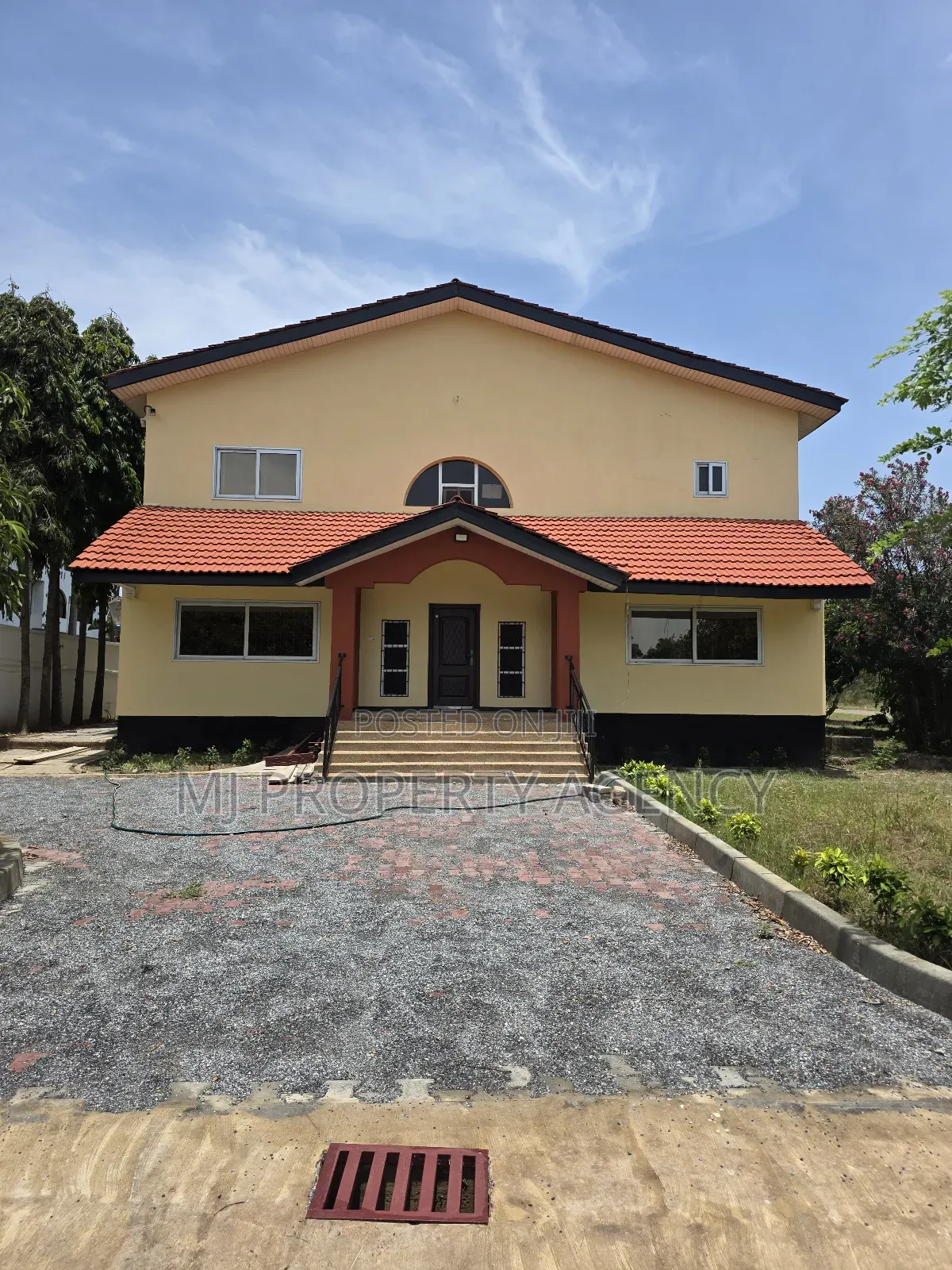 6bdrm House in Community 3, Sakumono for rent