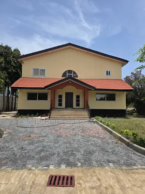 6bdrm House in Community 3, Sakumono for rent