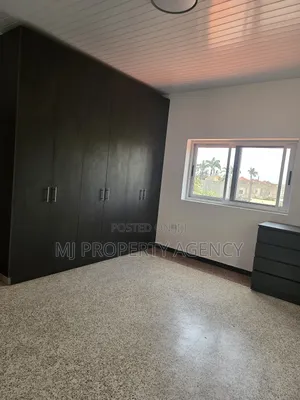 6bdrm House in Community 3, Sakumono for rent