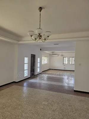 6bdrm House in Community 3, Sakumono for rent