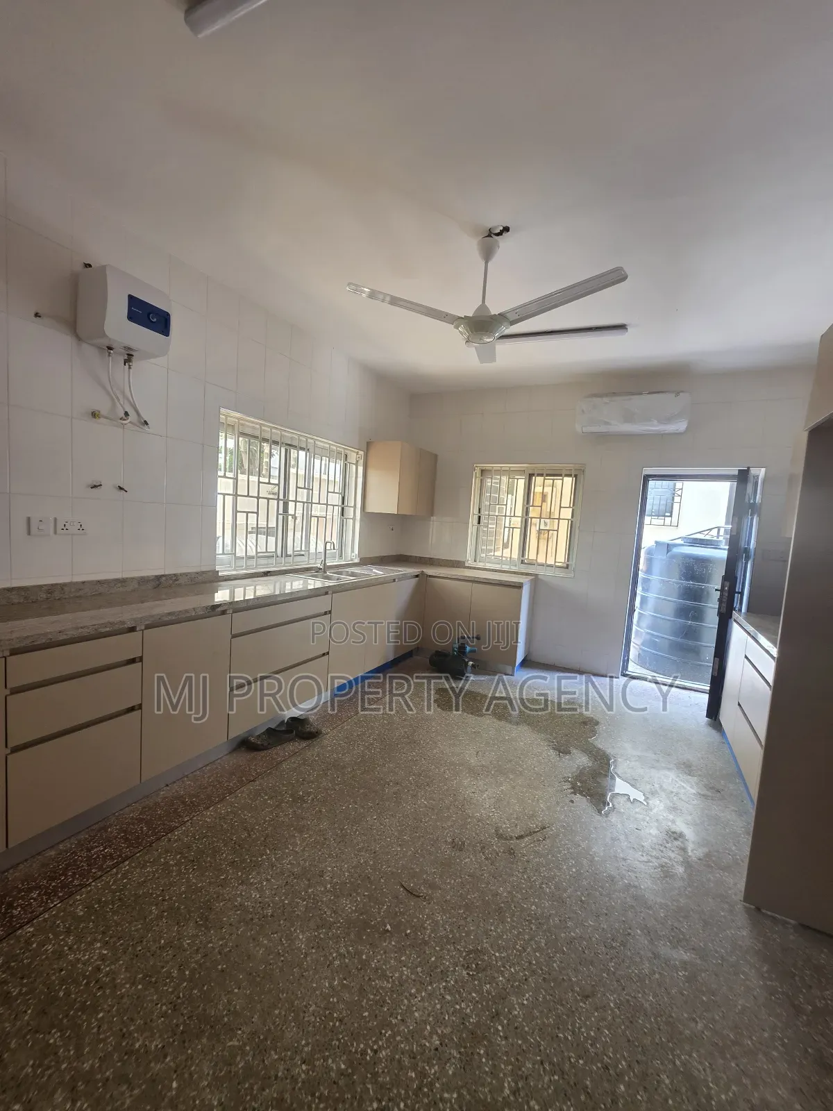 6bdrm House in Community 3, Sakumono for rent