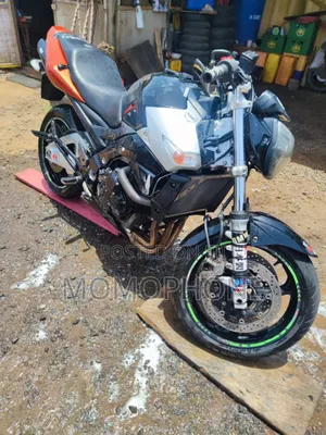 Suzuki GSR 2007