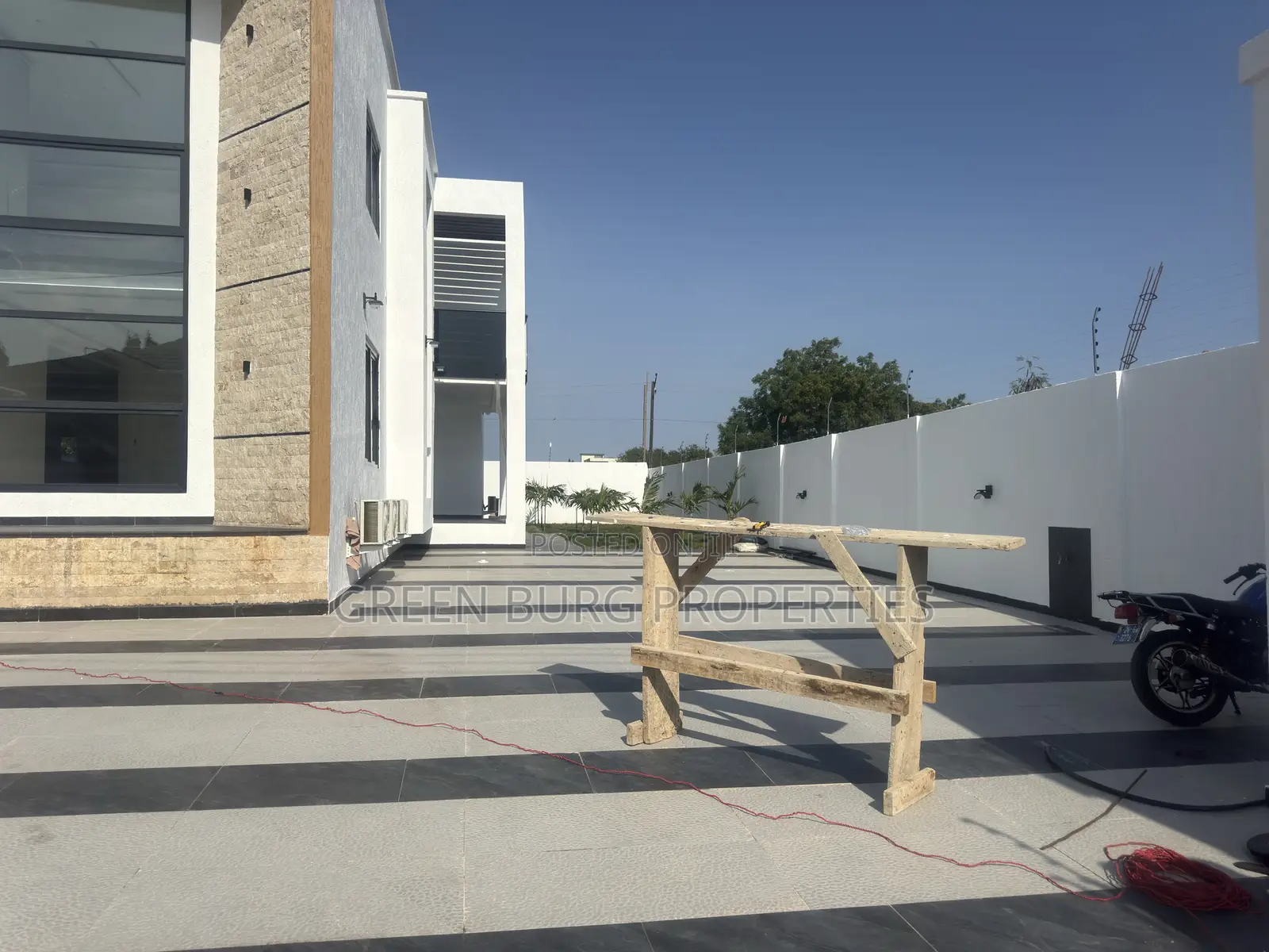6bdrm House in East Legon for sale