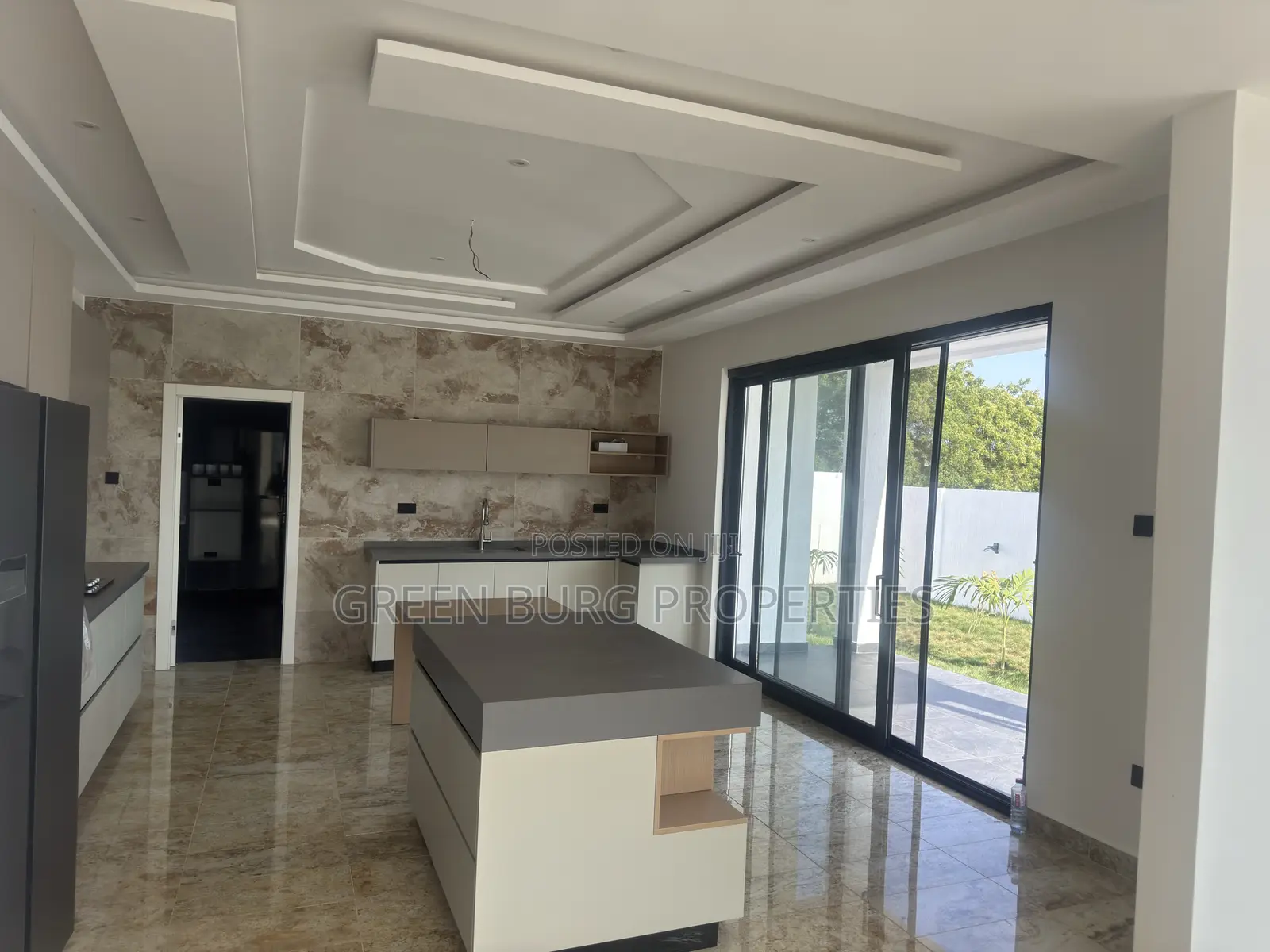 6bdrm House in East Legon for sale