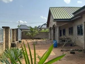 5bdrm House in Amasaman for sale