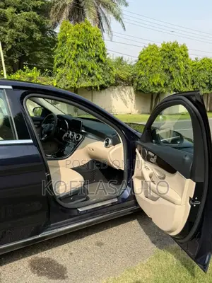 Mercedes-Benz C300 2018 Black