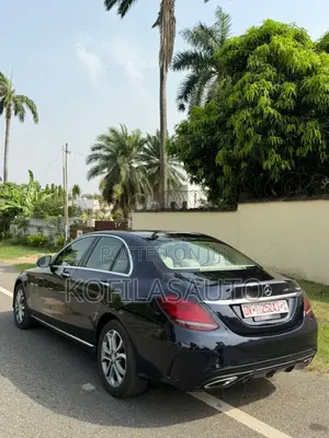 Mercedes-Benz C300 2018 Black