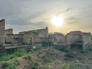 5bdrm Apartment in Amasaman for sale