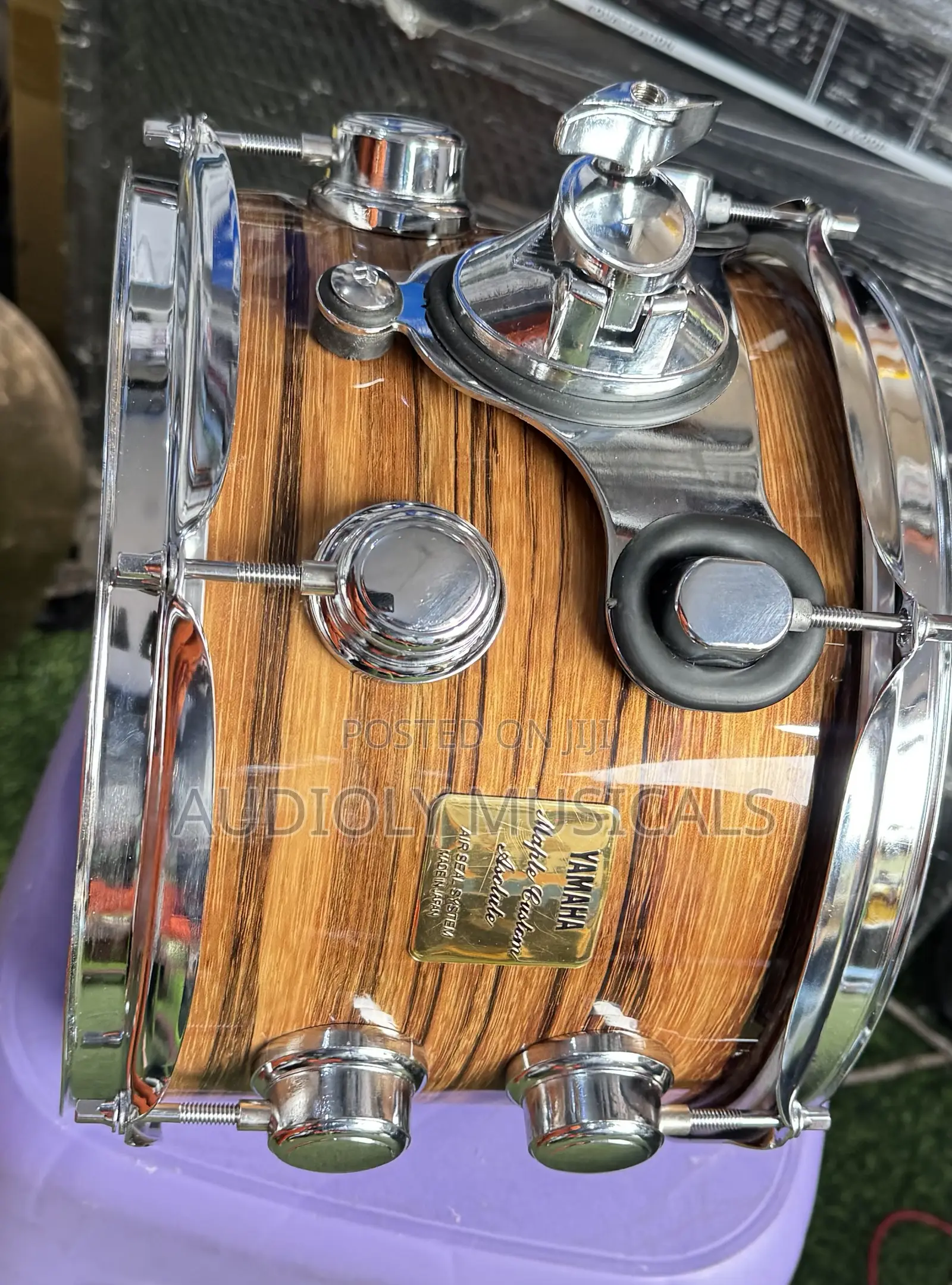 First Grade Yamaha 5- Set Drums With Two Cymbals