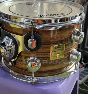 First Grade Yamaha 5- Set Drums With Two Cymbals